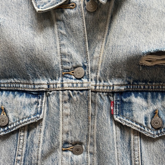 Levi’s Distressed Denim Oversized Jacket | Large - Picture 16 of 16